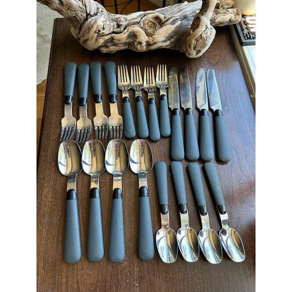 Oneida Stainless Flatware Black Handle Lot of 16 Spoons Forks Knives - Picture 1 of 9